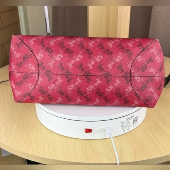 COACH- Reversible City ToteWith Horse and Carriage Print - Picture 5 of 11